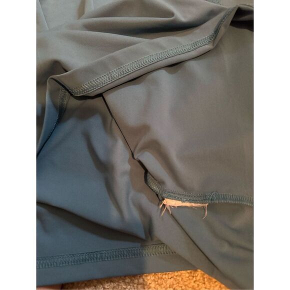 Gymshark women’s blue athletic top, mesh top size like medium - LIKE NEW - Picture 5 of 6